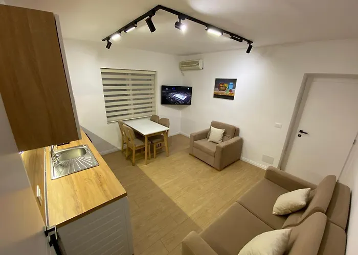 Tirana Apartment דירה